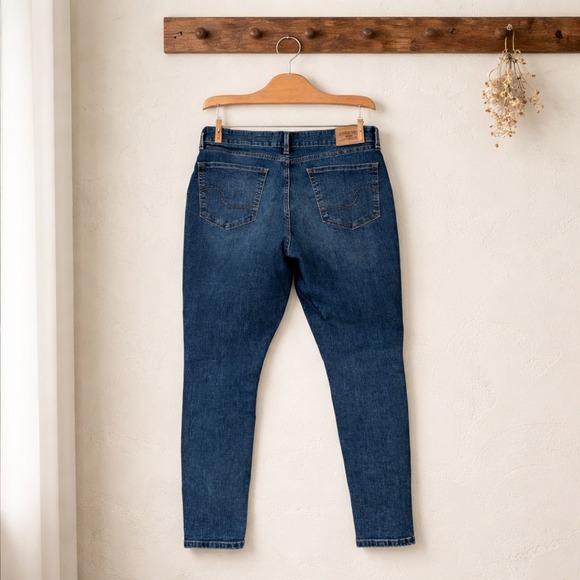 Signature Levi Strauss Mid-Rise Skinny Jeans Women Size 12 Medium Wash Excellent - Picture 2 of 10